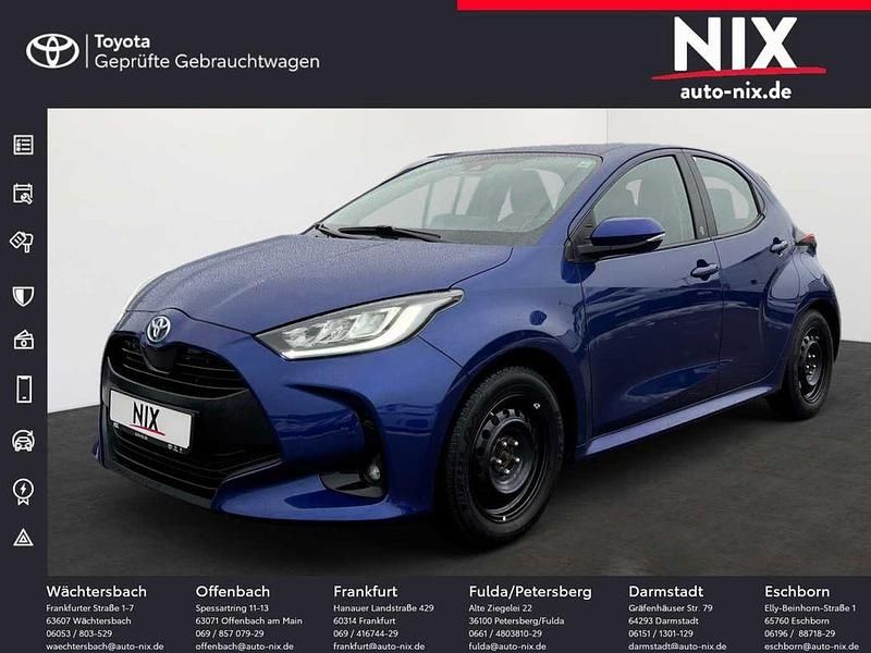 Nachtblau mica metallic Gebraucht 2022 Toyota Yaris Hybrid Basis Limousine | 16.570 € (Fairer Preis) - Bild 1/4