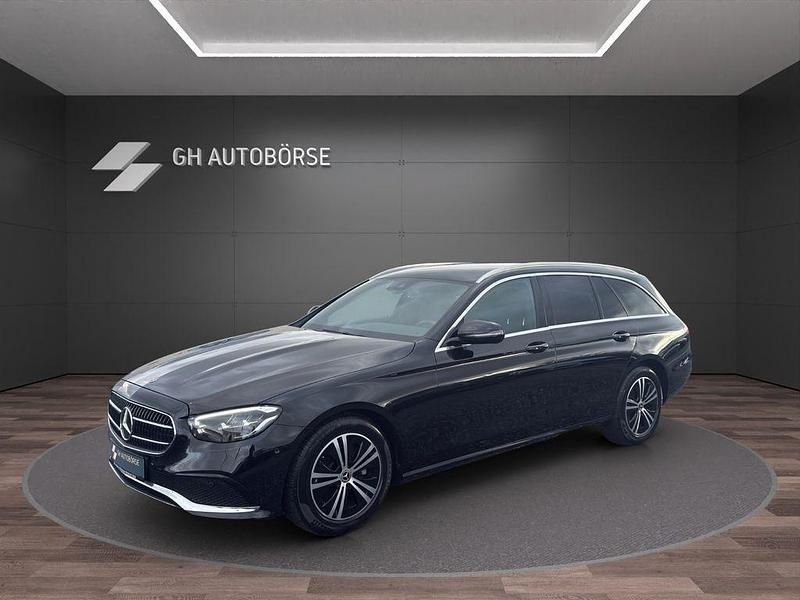 Schwarz Gebraucht 2020 Mercedes E220 Avantgarde Kombi | 30.990 € (Fairer Preis) - Bild 1/4