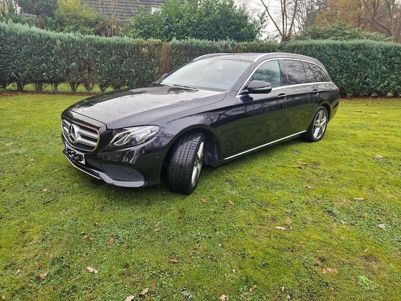 Schwarz Gebraucht 2017 Mercedes E220 Avantgarde Kombi | 19.000 € (Fairer Preis) - Bild 1/4