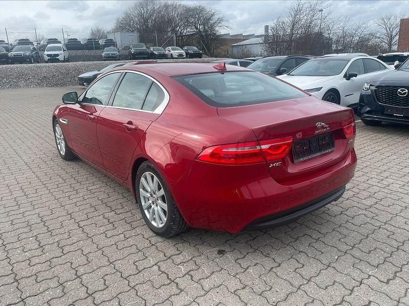 Gebraucht Jaguar XE Prestige 200 PS (147 kW) 2015 Rot Limousine