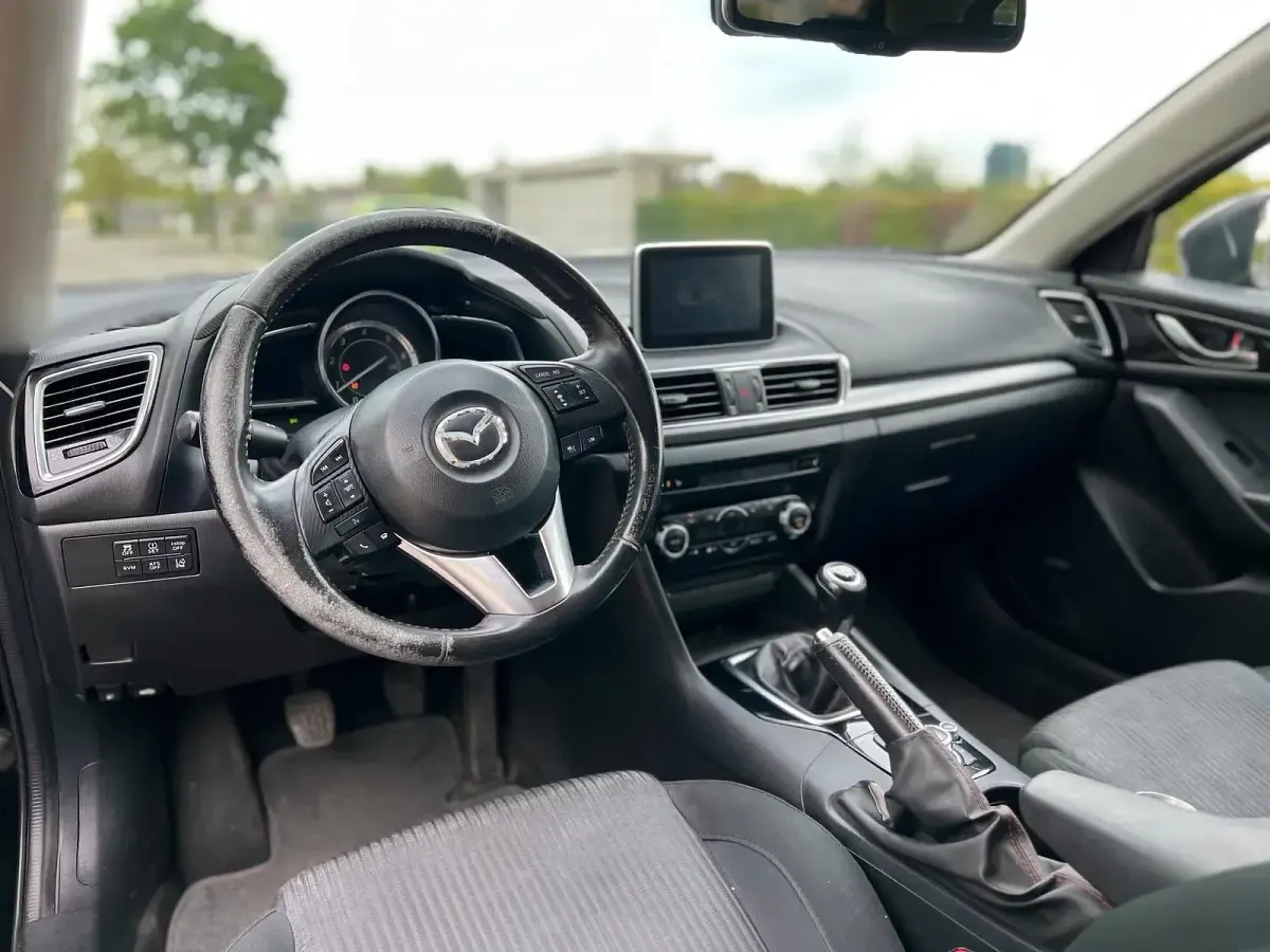 Używany Mazda 3 150 KM (110 kW) 2014 Czarny Sedan/Limuzyna
