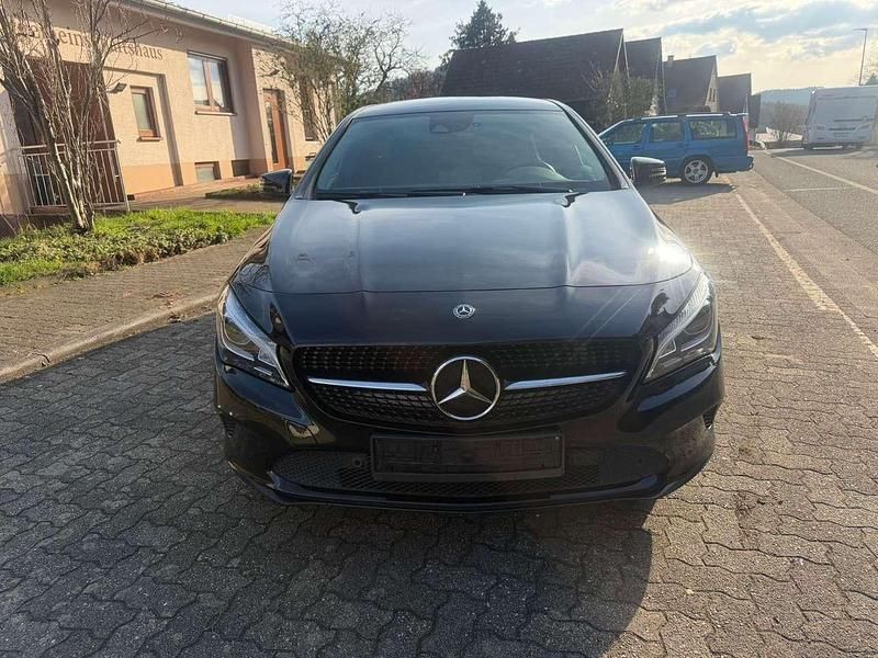Gebraucht Mercedes CLA200 156 PS (114 kW) 2017 Kosmosschwarz Kombi
