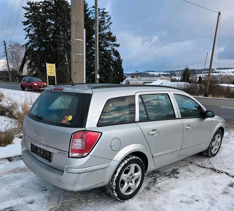 Gebraucht Opel Astra Edition 120 PS (88 kW) 2008 Silber Kombi