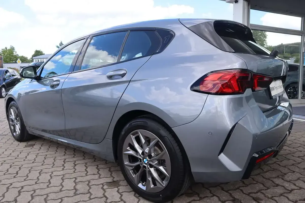 Gebraucht BMW 120 170 PS (125 kW) 2025 Skyscraper grau Kleinwagen
