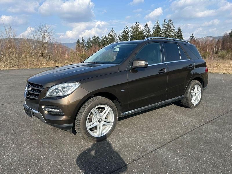 Gebraucht Mercedes ML350 258 PS (189 kW) 2012 Braun SUV