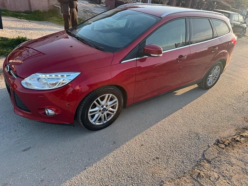 Gebraucht Ford Focus 182 PS (133 kW) 2015 Rot Kombi