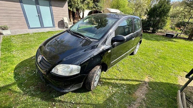 Gebraucht VW Fox 54 PS (39 kW) 2007 Schwarz Kleinwagen
