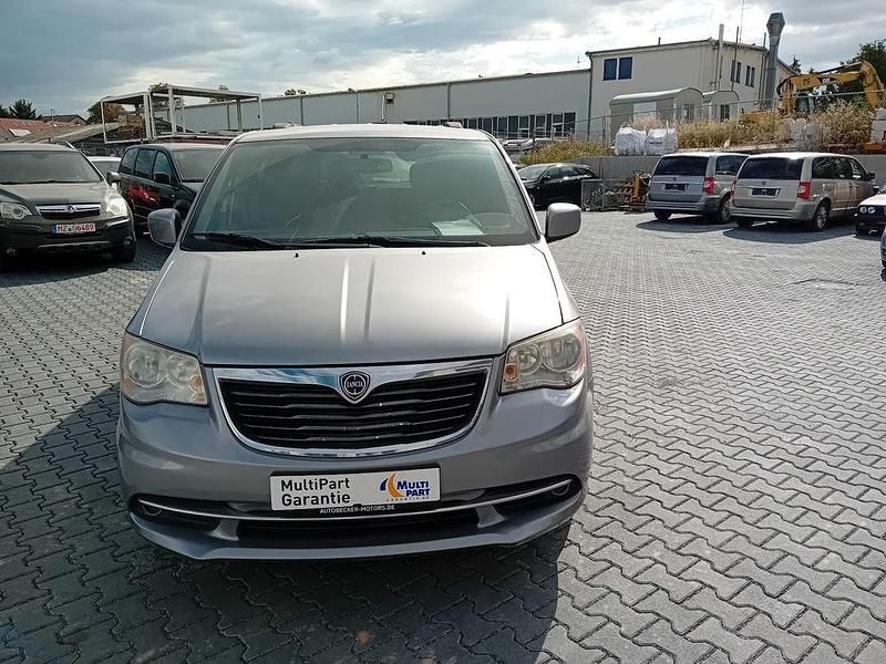 Silber Gebraucht 2014 Lancia Voyager S Van / Kleinbus | 9.980 € (Fairer Preis) - Bild 1/4