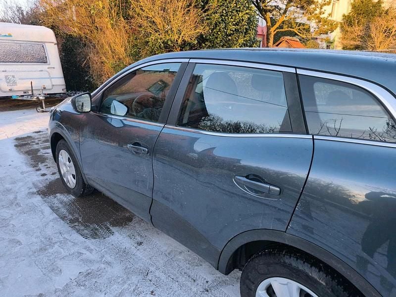 Grau Gebraucht 2017 Renault Kadjar SUV | 6.900 € (Guter Preis) - Bild 1/4