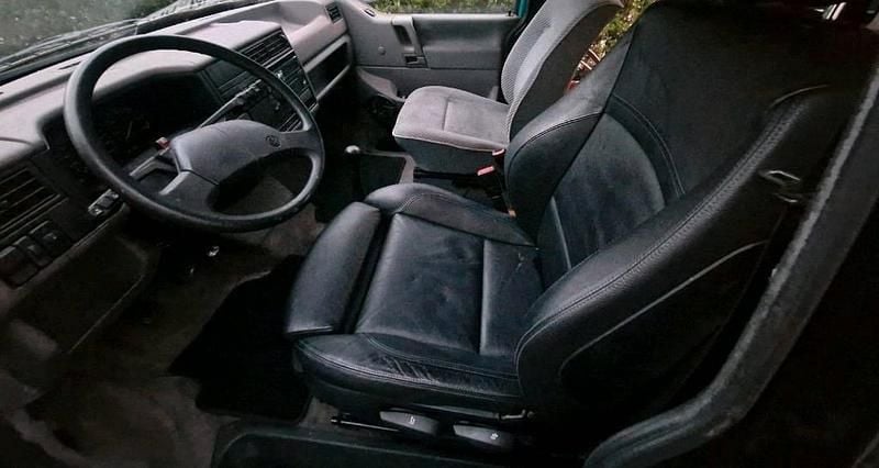 Second-hand VW Caravelle 110 CP (80 kW) 1992 Negru Van