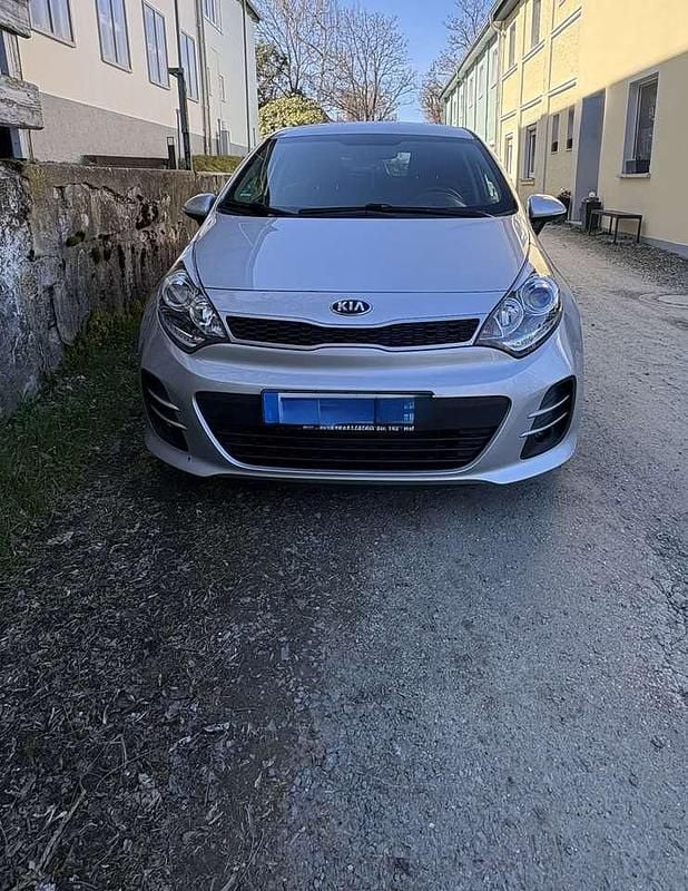 Gebraucht Kia Rio DREAM-TEAM Edition 109 PS (80 kW) 2016 Grau Kleinwagen