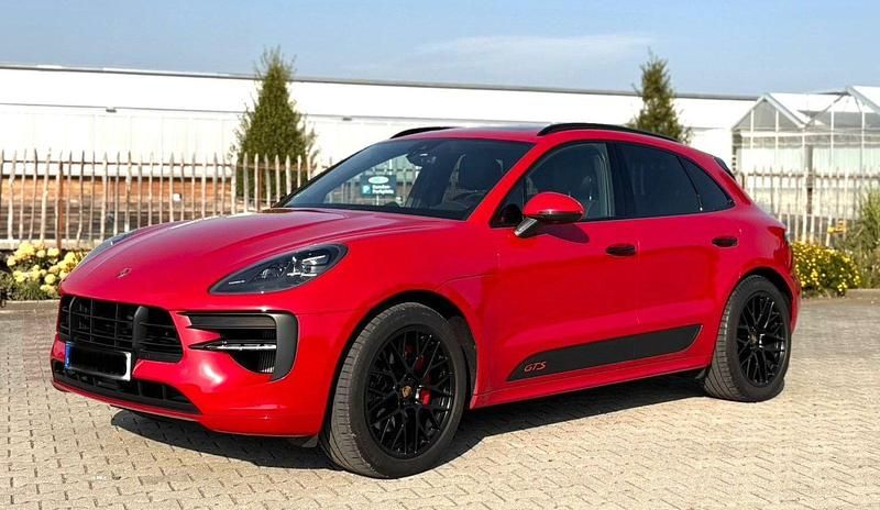 Rot Gebraucht 2021 Porsche Macan GTS SUV | 69.750 € (Fairer Preis) - Bild 1/4