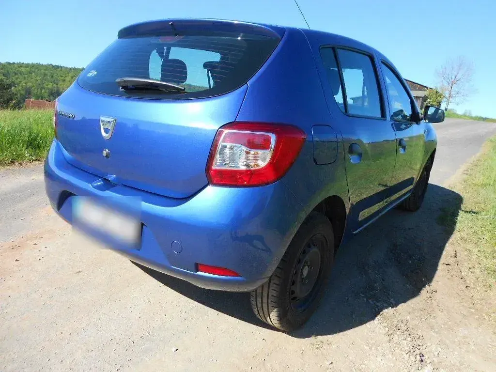 Używany Dacia Sandero 75 KM (55 kW) 2013 Niebieski Hatchback