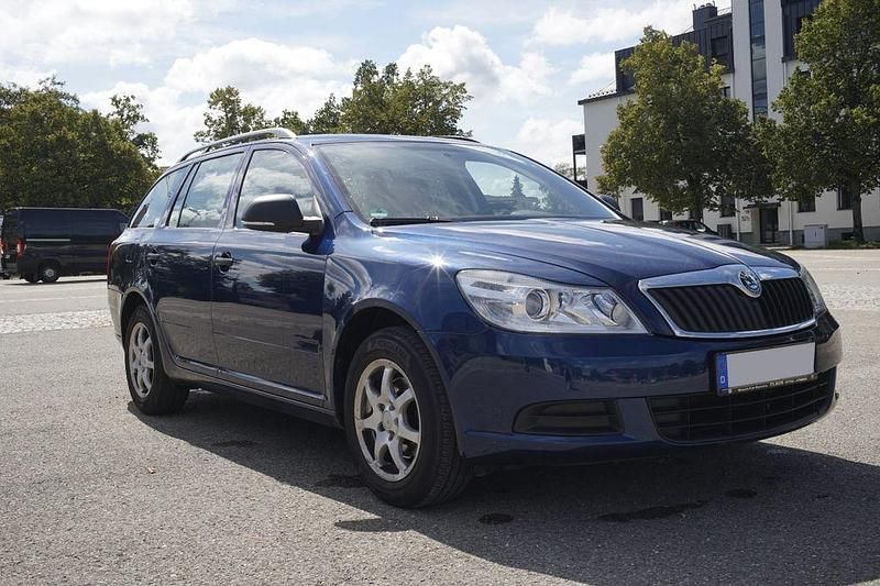 Blau Gebraucht 2009 Skoda Octavia Classic Kombi | 5.400 € (Guter Preis) - Bild 1/4