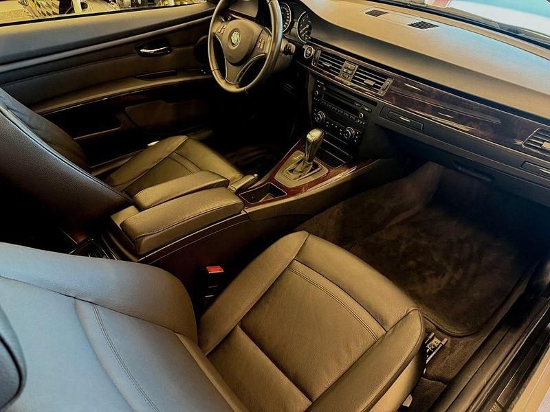 Gebraucht BMW 325 218 PS (160 kW) 2010 Silber Coupé