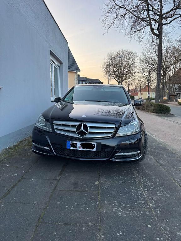 Gebraucht Mercedes C250 204 PS (150 kW) 2012 Schwarz Limousine