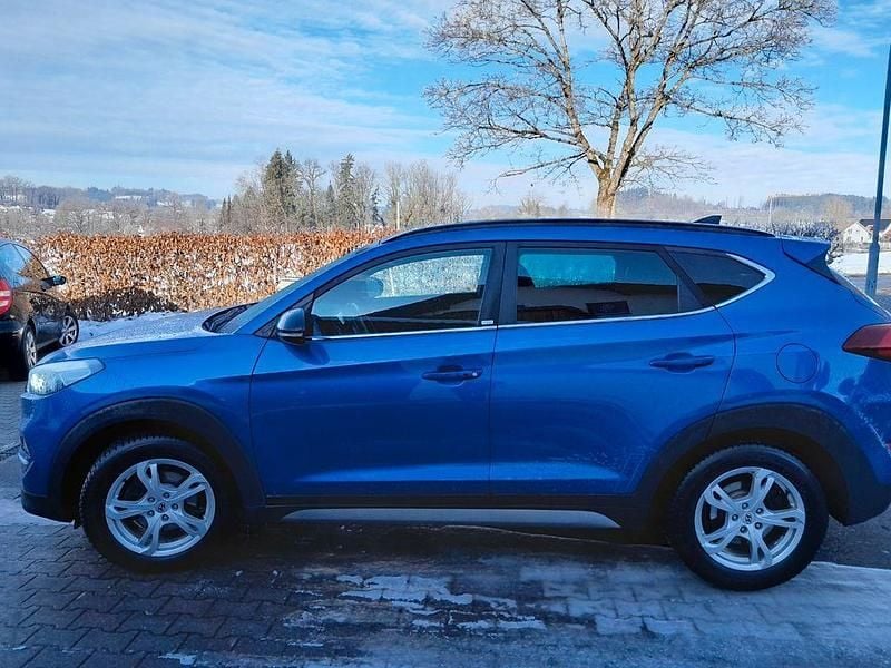 Blau Gebraucht 2018 Hyundai Tucson Passion SUV | 17.990 € (Fairer Preis) - Bild 1/4