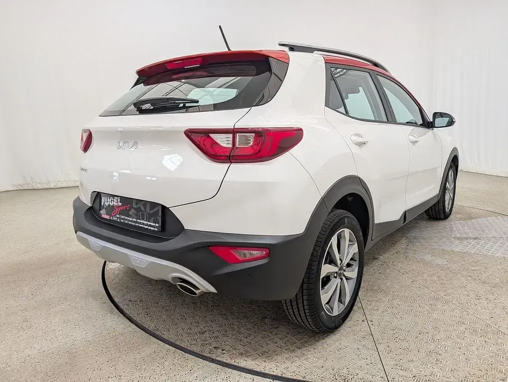 Gebraucht Kia Stonic Vision 101 PS (74 kW) 2023 Schneeweiss/orange SUV