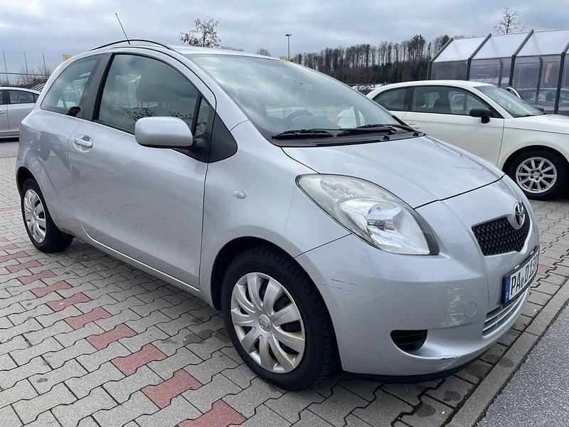 Gebraucht Toyota Yaris 69 PS (50 kW) 2007 Silber Kleinwagen