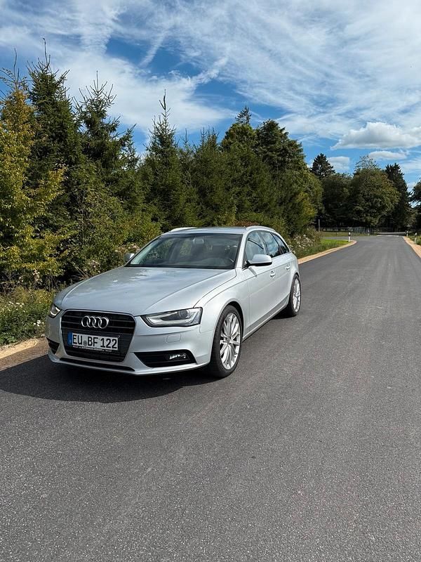 Silber Gebraucht 2013 Audi A4 Kombi | 11.499 € (Teuer) - Bild 1/4