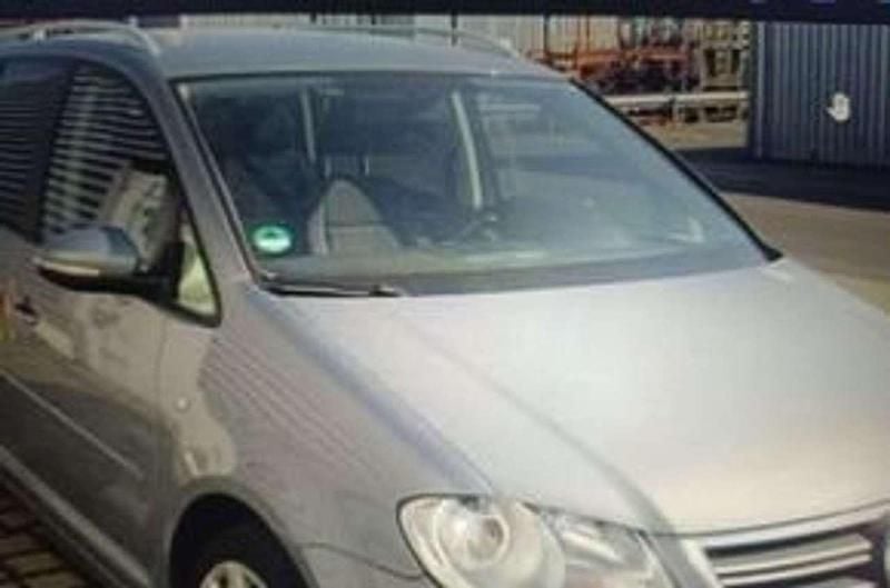 Mountain grey metallic Gebraucht 2010 VW Touran R-line Edition Van / Kleinbus | 8.900 € (Fairer Preis) - Bild 1/4