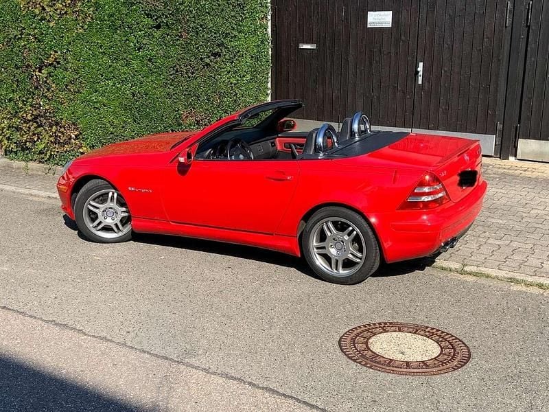 Rot Gebraucht 2001 Mercedes SLK32 AMG AMG Cabrio | 25.000 € - Bild 1/4