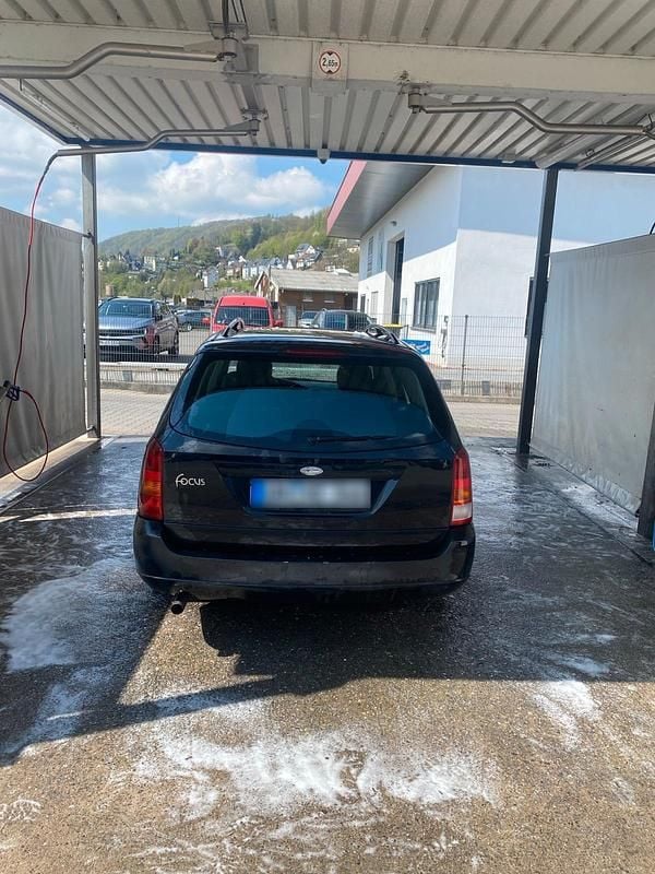 Second-hand Ford Focus 115 CP (84 kW) 2000 Negru Break