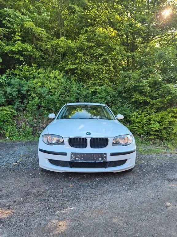 Gebraucht BMW 116 122 PS (89 kW) 2009 Weiß Kleinwagen