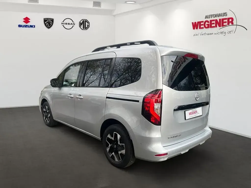 Neu Nissan Townstar 360º 131 PS (96 kW) 2026 Highland grey Kombi
