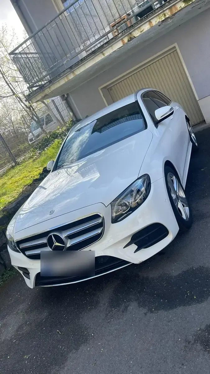 Second-hand Mercedes E220 AMG line 194 CP (142 kW) 2017 Alb Break
