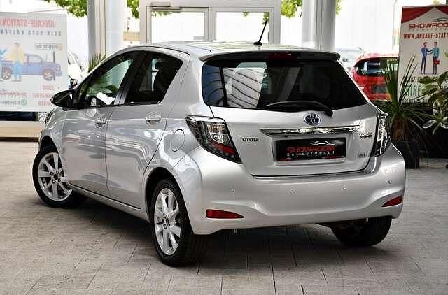 Gebraucht Toyota Yaris Hybrid Club 75 PS (55 kW) 2013 Silber Kleinwagen