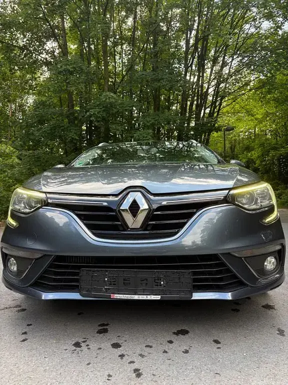 Gebraucht Renault Mégane Experience 132 PS (97 kW) 2017 Grau Limousine