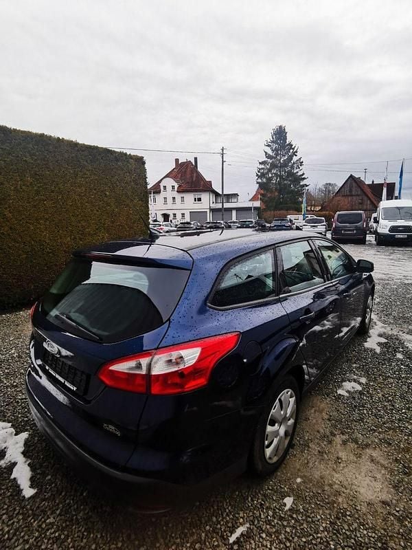 Gebraucht Ford Focus Trend 125 PS (91 kW) 2012 Blau Limousine
