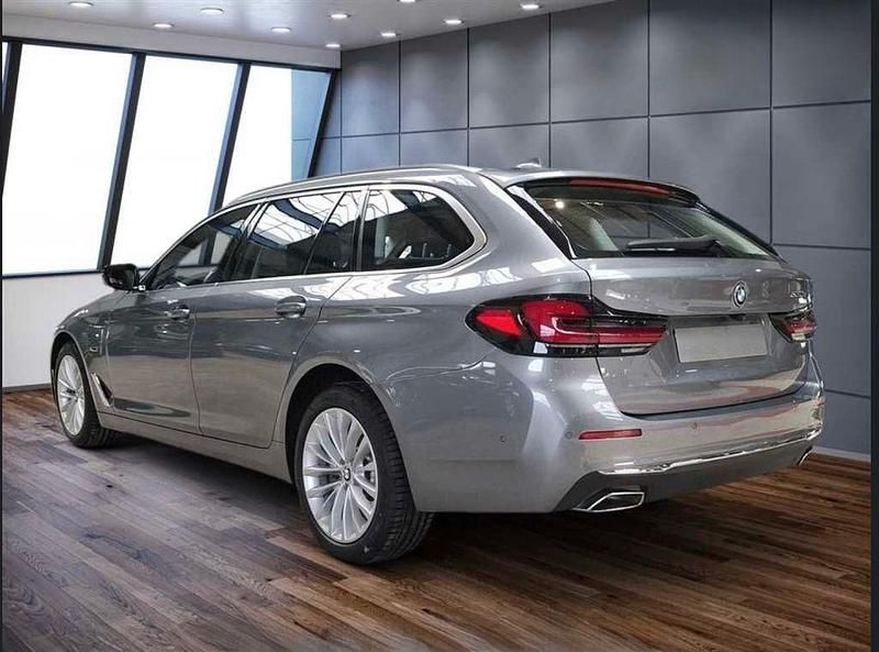 Gebraucht BMW 530e 292 PS (214 kW) 2021 Grau Kombi