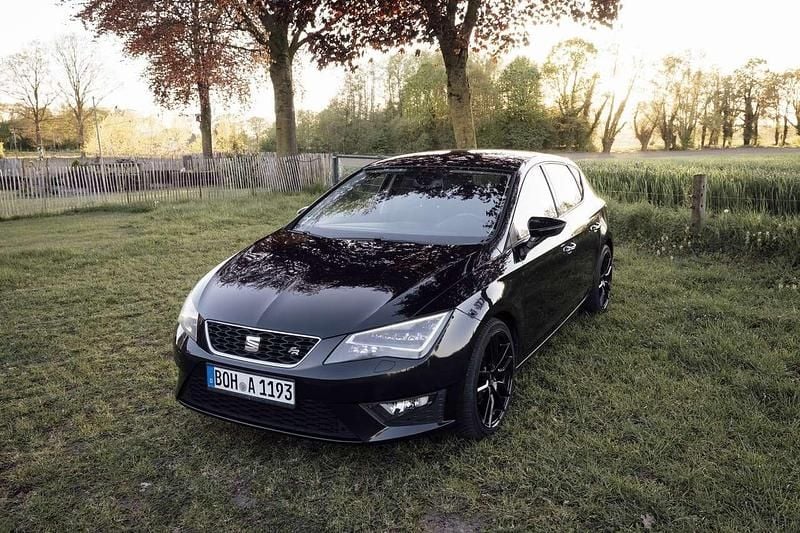 Second-hand Seat Leon FR 140 CP (102 kW) 2013 Negru Berlinǎ