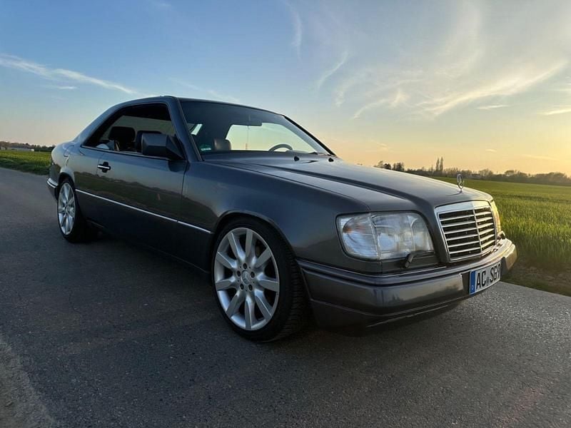 Grau Gebraucht 1994 Mercedes E320 Coupé | 10.000 € - Bild 1/4