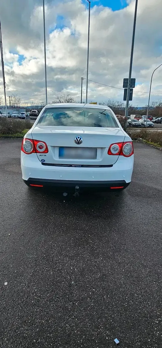 Gebraucht VW Jetta 105 PS (77 kW) 2010 Weiß Limousine