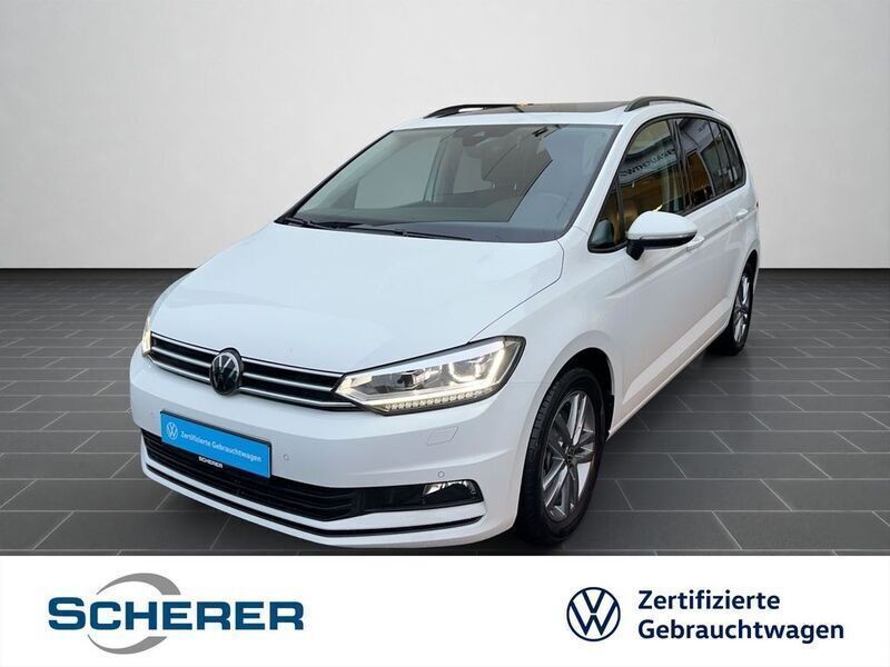 Pure white (metallic) Gebraucht 2024 VW Touran Comfortline Van / Kleinbus | 32.690 € (Fairer Preis) - Bild 1/4
