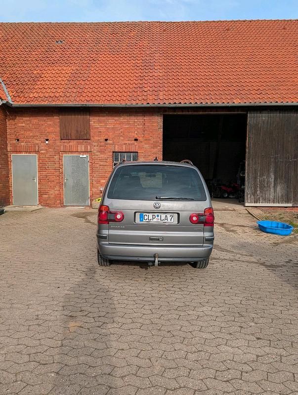 Gebraucht VW Sharan 140 PS (102 kW) 2009 Grau Van / Kleinbus