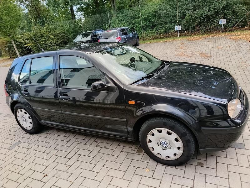 Schwarz Gebraucht 2001 VW Golf IV Limousine | 1.900 € (Fairer Preis) - Bild 1/4