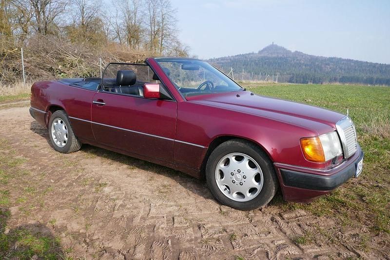 Gebraucht Mercedes E300 220 PS (161 kW) 1992 Rot Cabrio