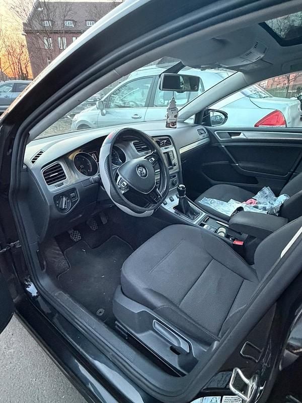 Gebraucht VW Golf VII 105 PS (77 kW) 2015 Schwarz Kleinwagen
