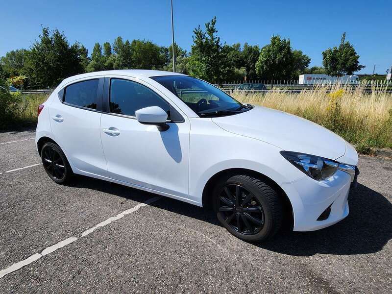 Weiß Gebraucht 2017 Mazda 2 Nakama Limousine | 9.990 € (Guter Preis) - Bild 1/4