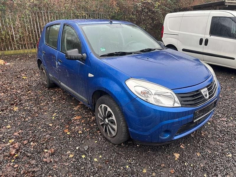 Extremblau Gebraucht 2010 Dacia Sandero Ambiance Kleinwagen | 650 € (Superpreis) - Bild 1/4
