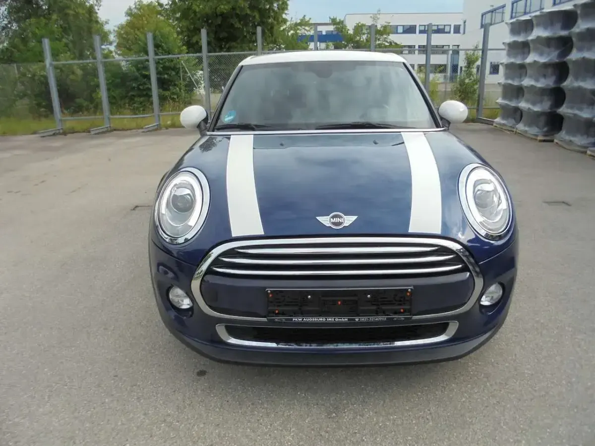 Gebraucht Mini Cooper D 116 PS (85 kW) 2017 Deep blue metallic Kleinwagen