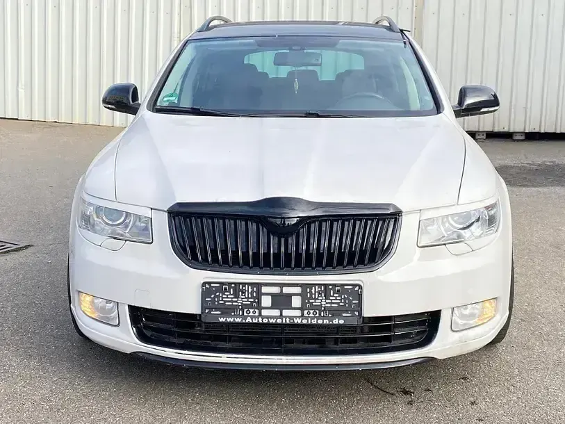 Gebraucht Skoda Superb Elegance 170 PS (125 kW) 2013 Weiss Kombi