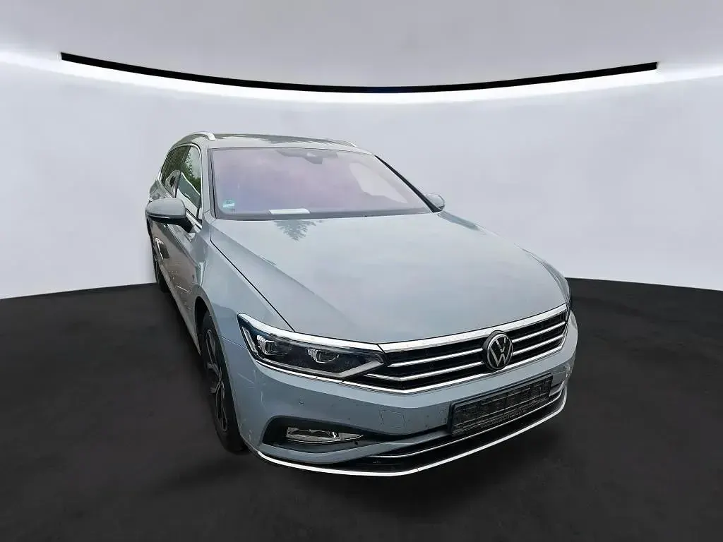 Gebraucht VW Passat R 190 PS (139 kW) 2022 Grau Kombi