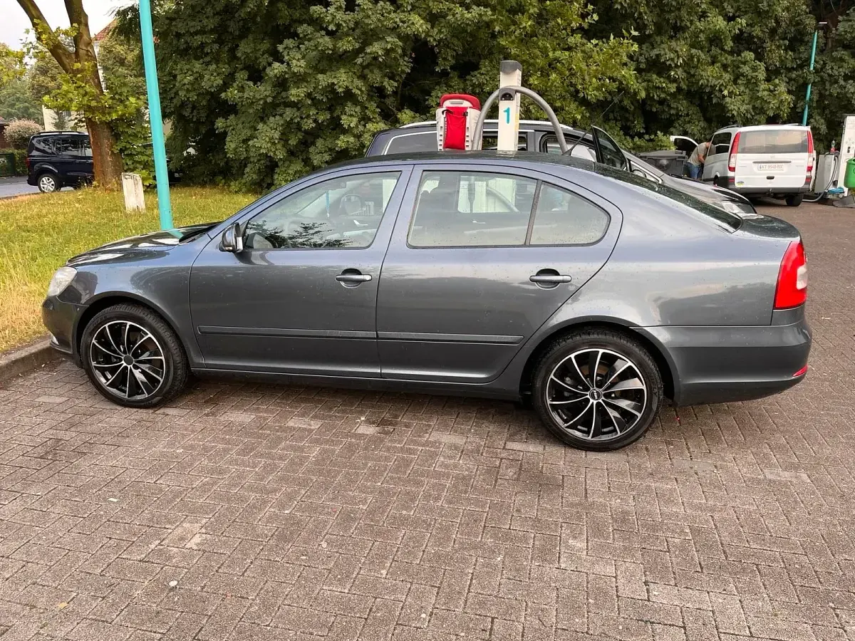 Gebraucht Skoda Octavia 160 PS (117 kW) 2009 Grau Limousine