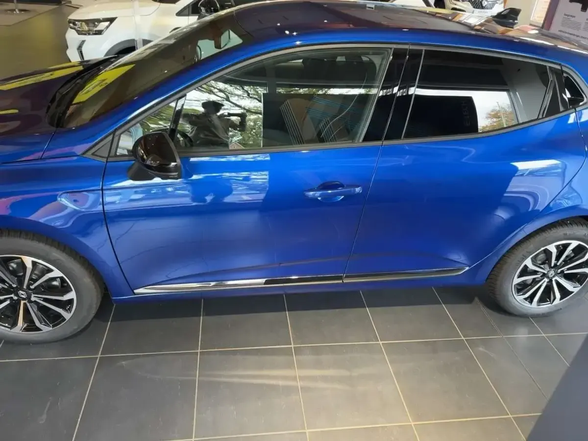 Neu Renault Clio V Techno 91 PS (66 kW) 2025 Ironblau Limousine
