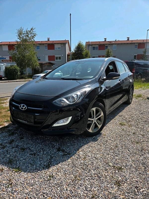 Schwarz Gebraucht 2017 Hyundai i30 Kombi | 5.799 € (Superpreis) - Bild 1/4